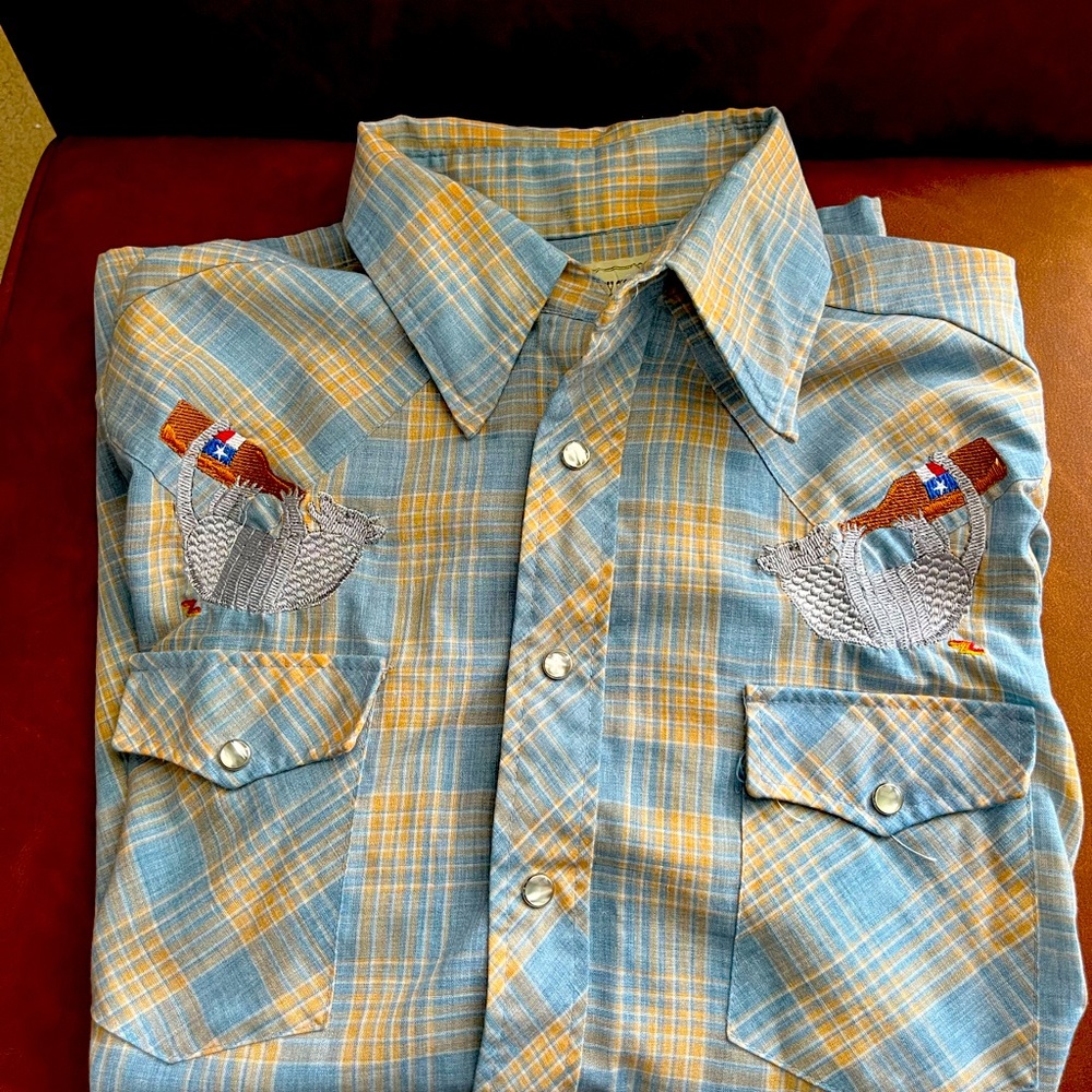 Vintage western shirt with ATX ZZ Threads patch. Size large but FITS VERY SMALL